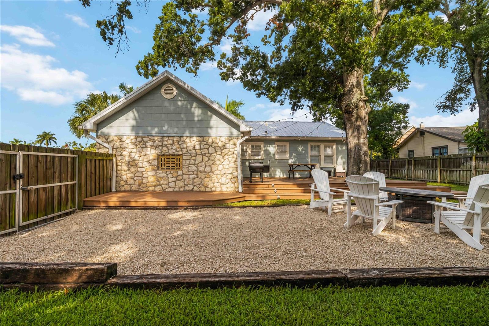30th image of 2016 Virginia Dr, Bradenton, FL 34205 | MLS# A4700543