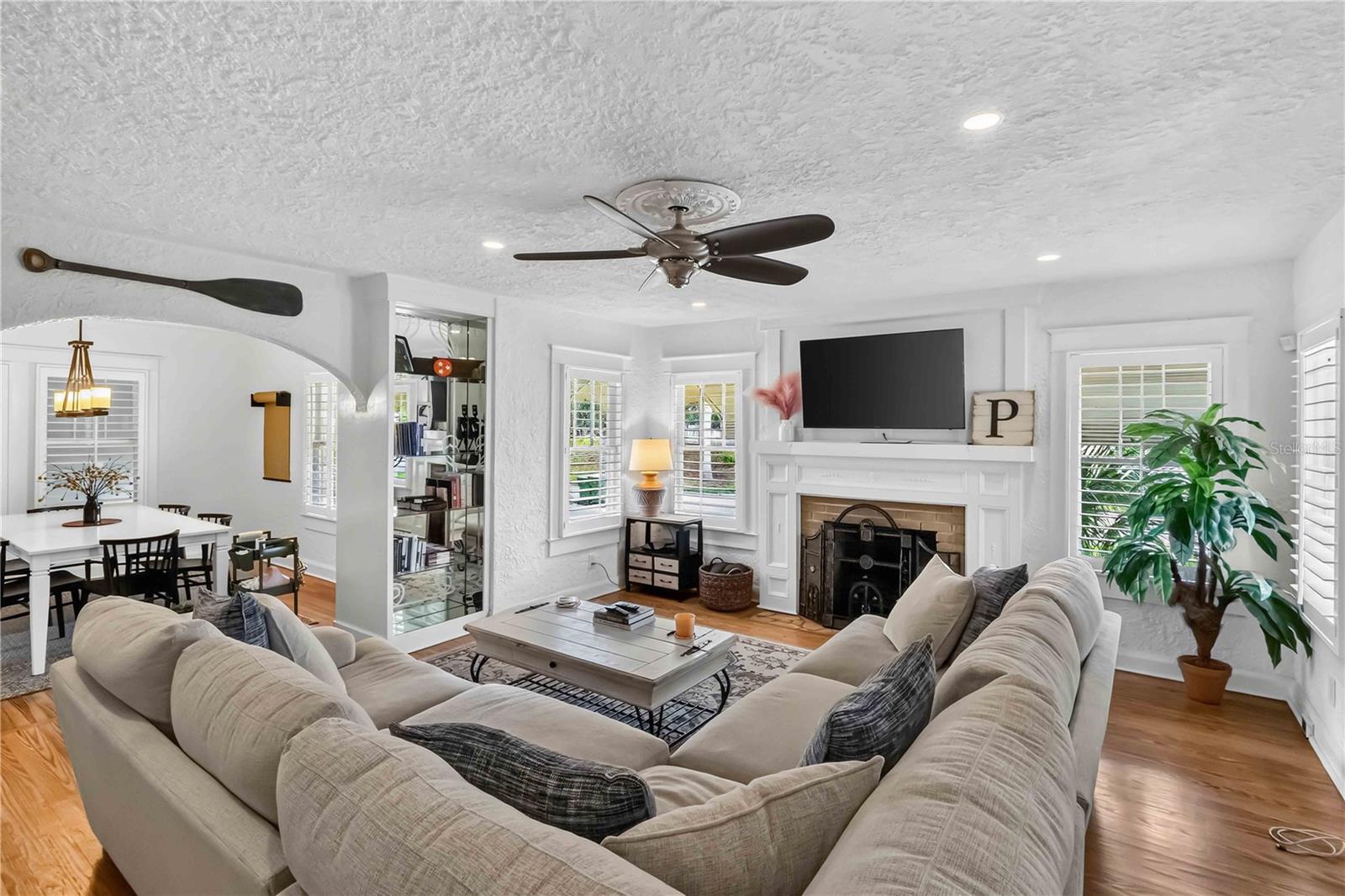 5th image of 2016 Virginia Dr, Bradenton, FL 34205 | MLS# A4700543