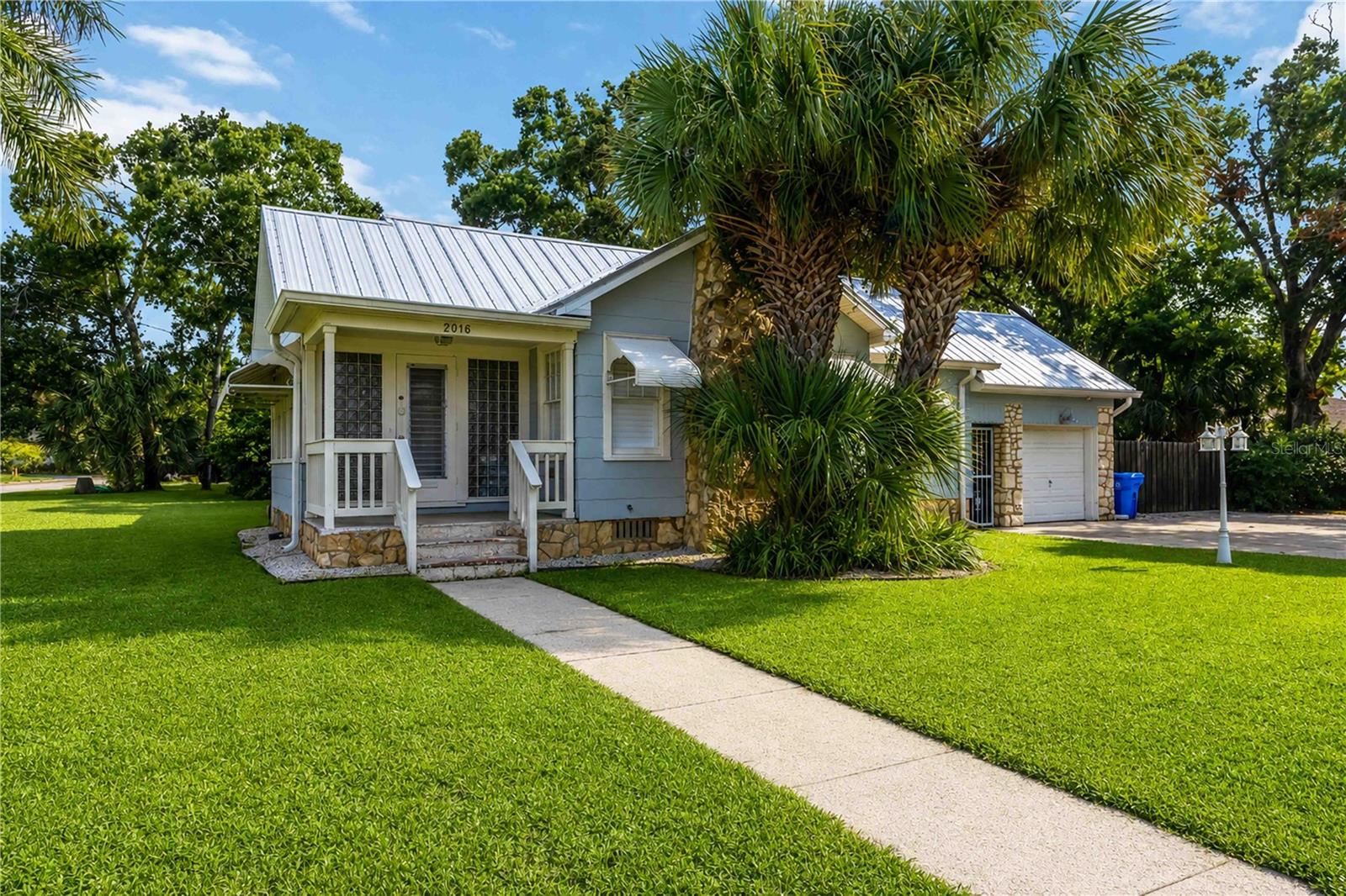 3rd image of 2016 Virginia Dr, Bradenton, FL 34205 | MLS# A4700543
