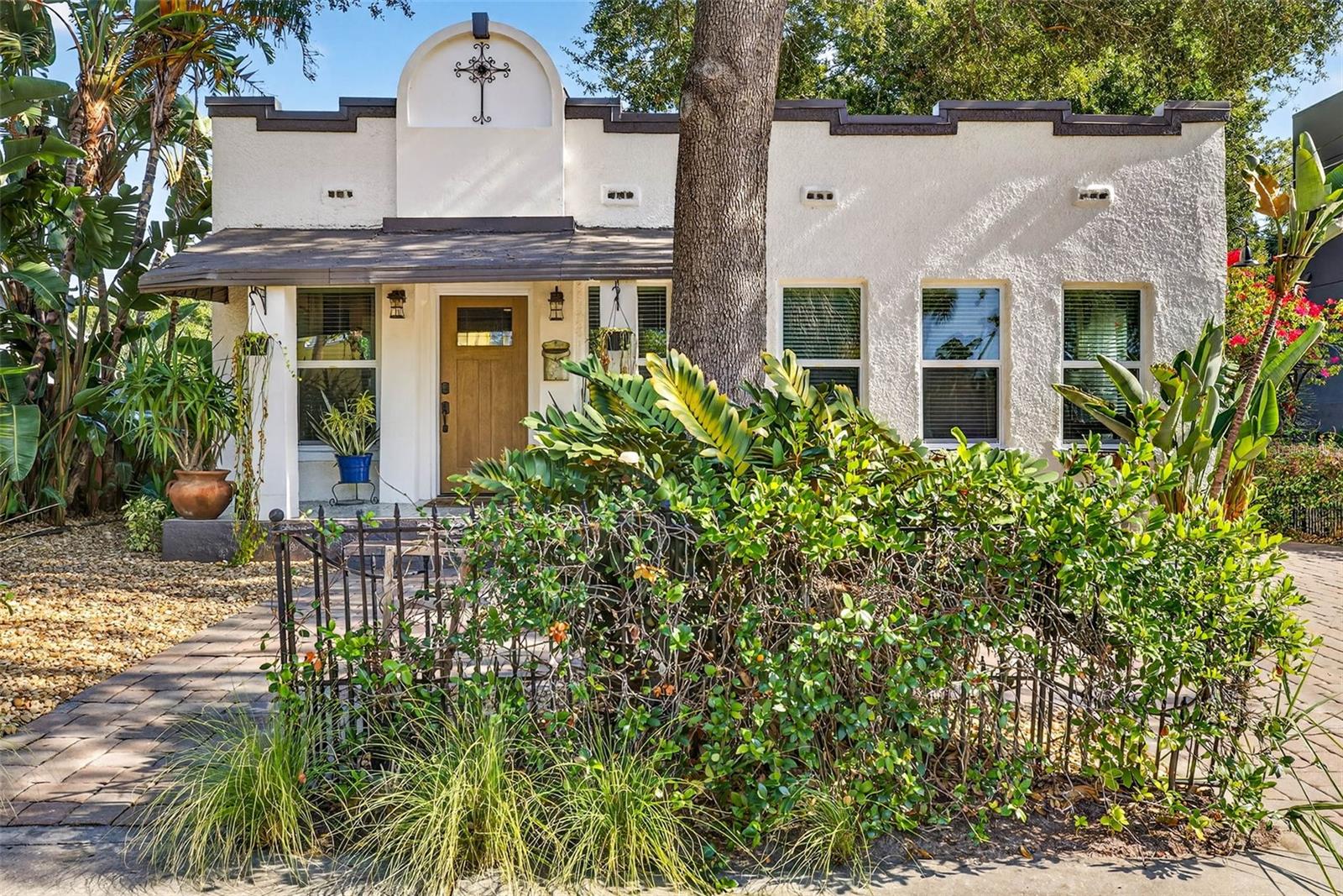 3rd image of 2705 N Poplar Ave, Tampa, FL 33602 | MLS# TB8531040