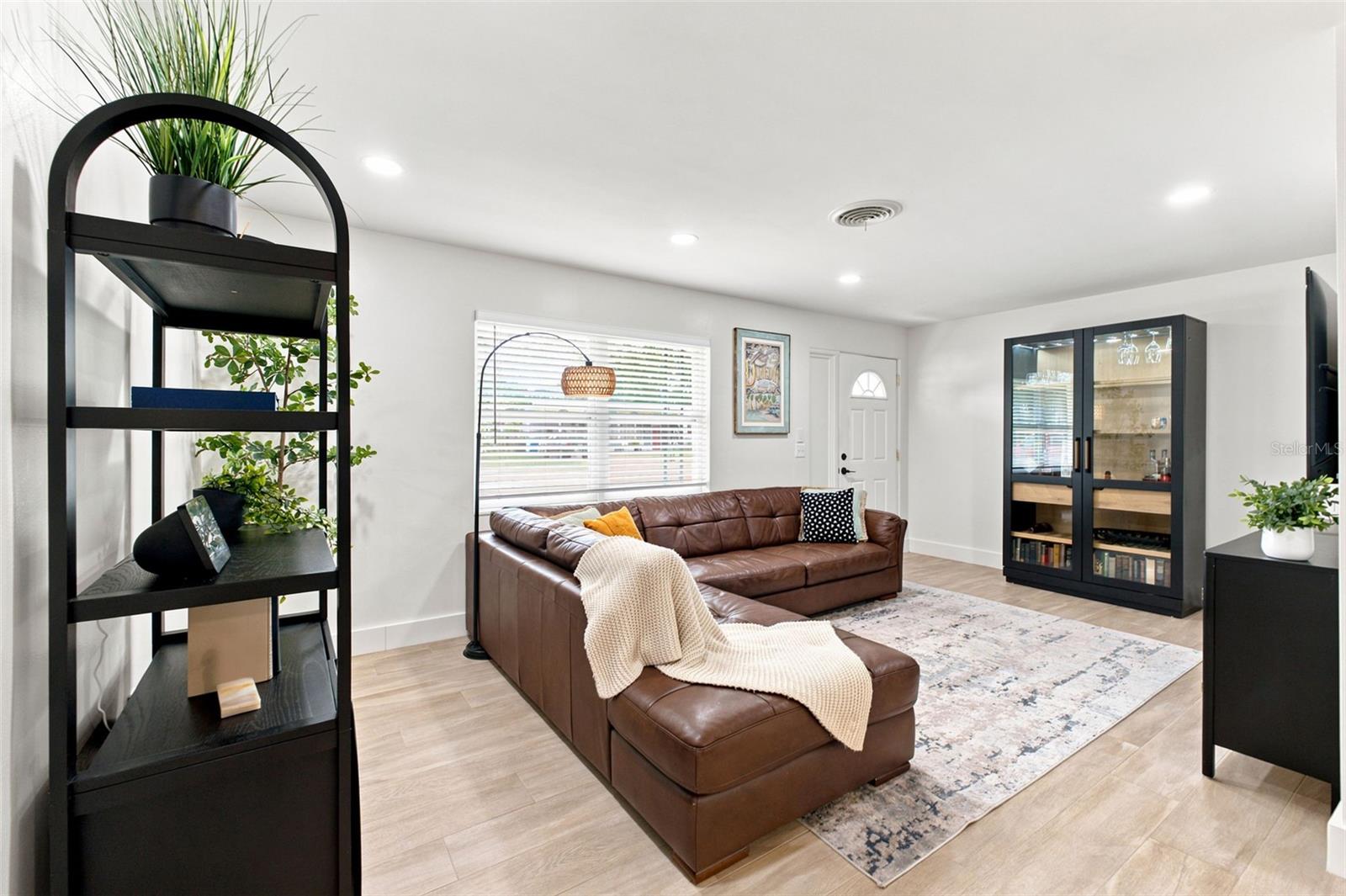 5th image of 2048 Jefferson Ave, Dunedin, FL 34698 | MLS# TB8531130