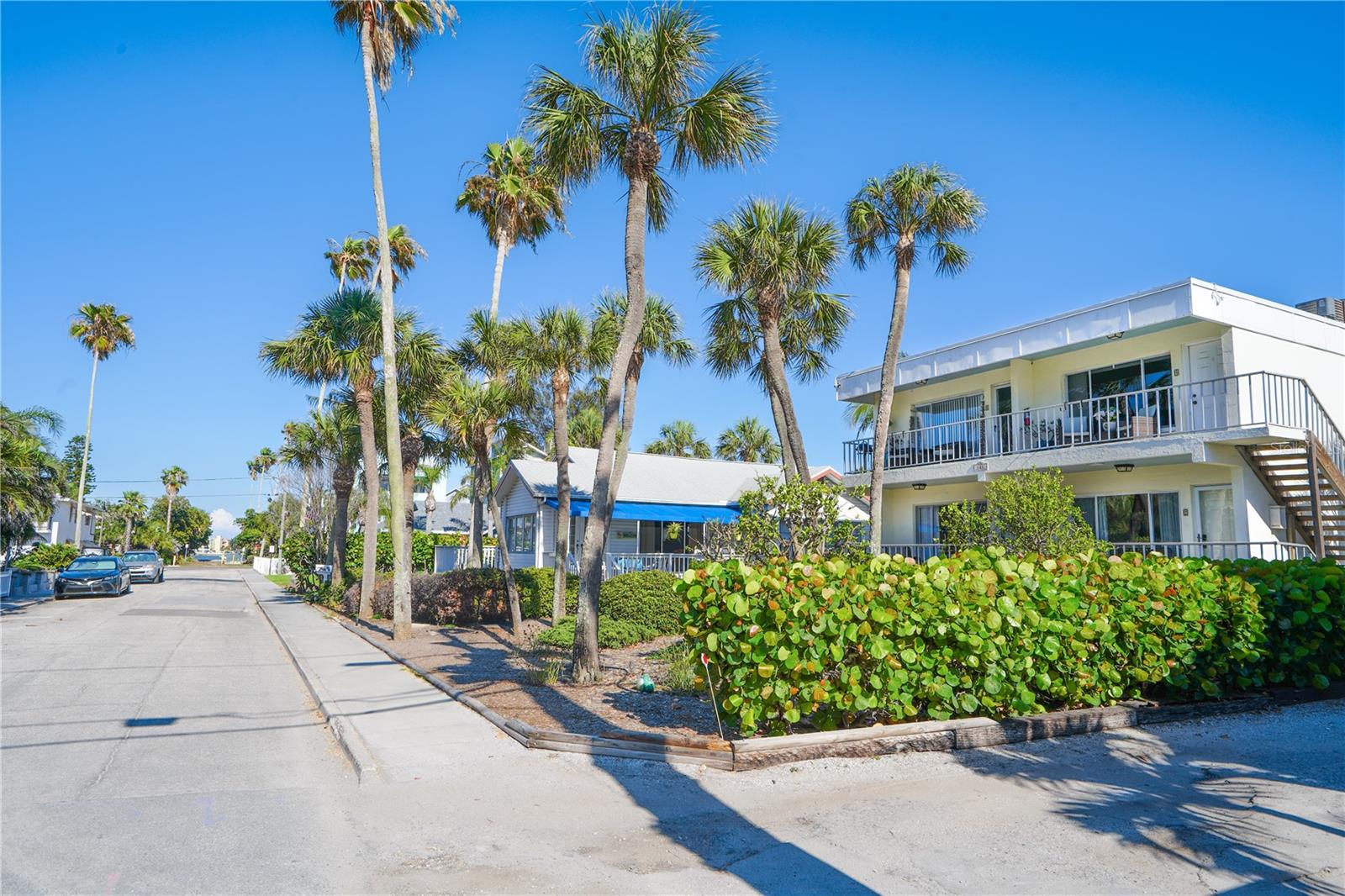 3rd image of 108 14Th Ave, St Pete Beach, FL 33706