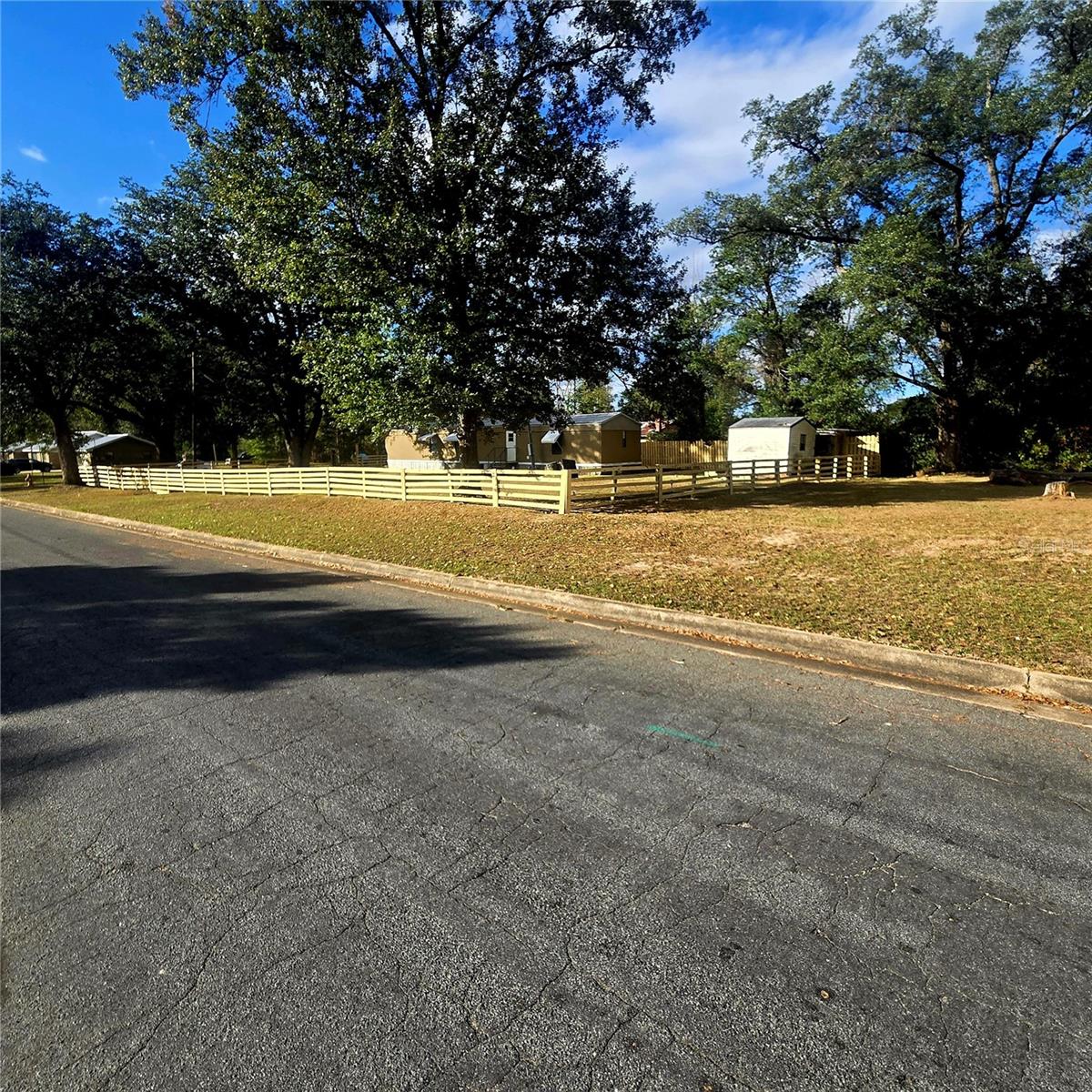 4th image of 2820 Barnes St, Marianna, FL 32448 | MLS# O6426891