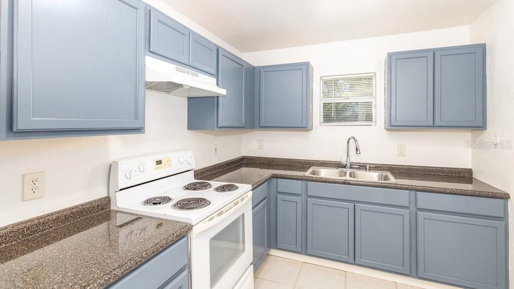4th image of 31128 Lochmore Cir, Sorrento, FL 32776 | MLS# O6427017