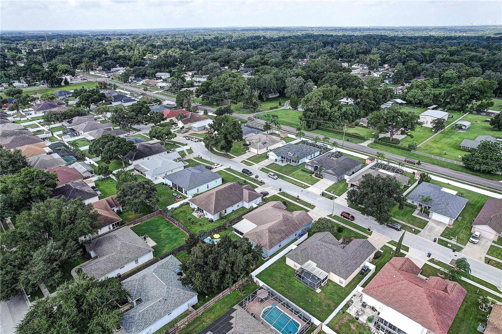 43rd image of 2242 Towering Oaks Cir, Seffner, FL 33584 | MLS# TB8531581