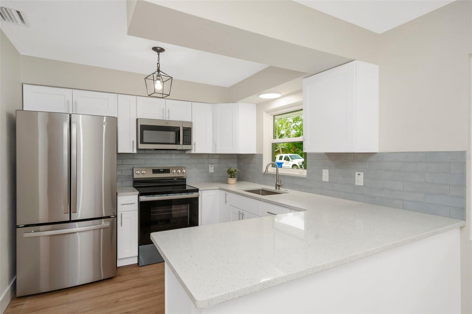 3rd image of 19 Ventura Dr, Dunedin, FL 34698 | MLS# TB8531611