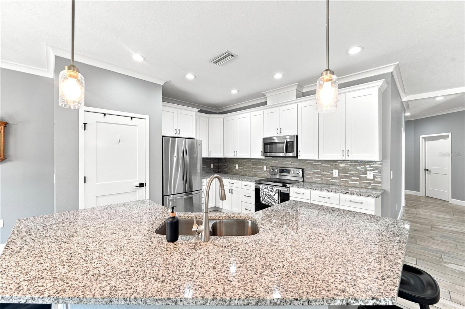 Homes for sale in Osteen, FL | 125 Longwood Dr, Osteen, FL 32764 | MLS# O6427266