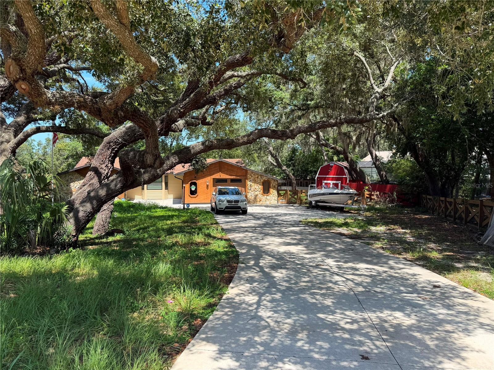 3rd image of 325 Gulfport Ln, Spring Hill, FL 34608 | MLS# TB8531764