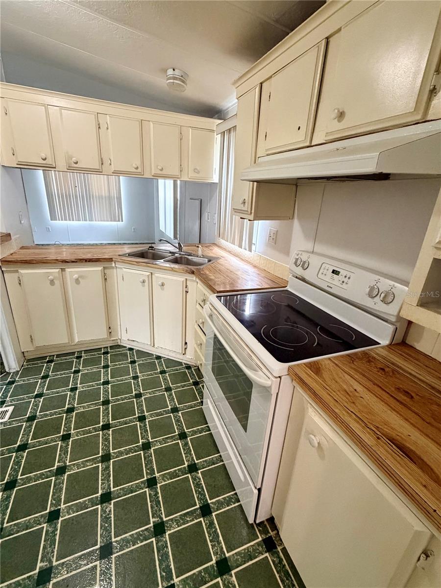 4th image of 820 Water Oaks Dr, Winter Haven, FL 33880 | MLS# P4939386