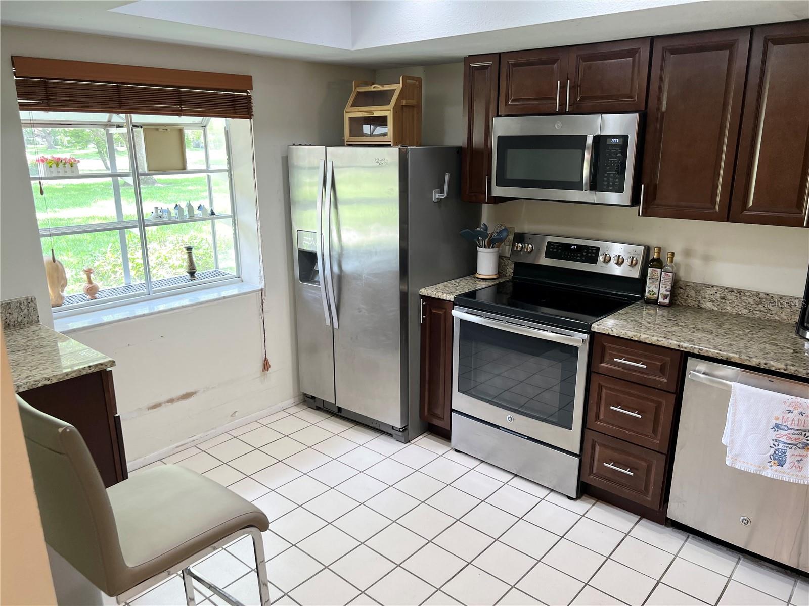 4th image of 2297 Lark Cir E, PALM HARBOR, FL 34684