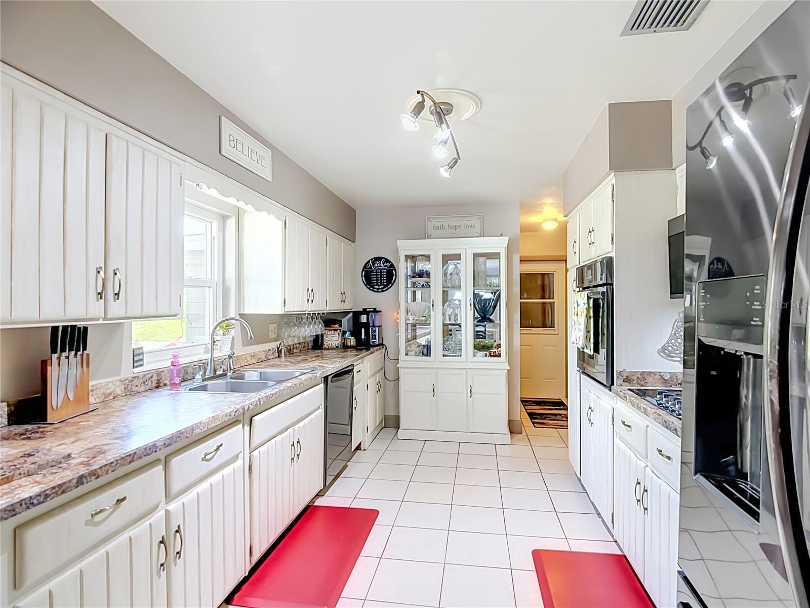 4th image of 128 N Lake Florence Dr, Winter Haven, FL 33884 | MLS# L4963717