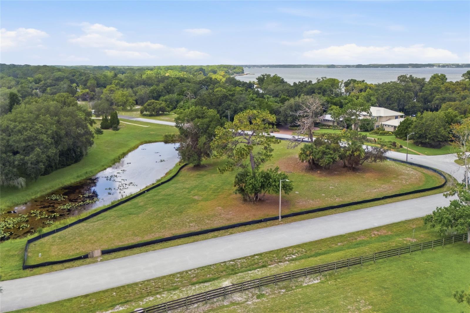 2nd image of 520 Austin Dr, Tarpon Springs, FL 34688 | MLS# TB8531998