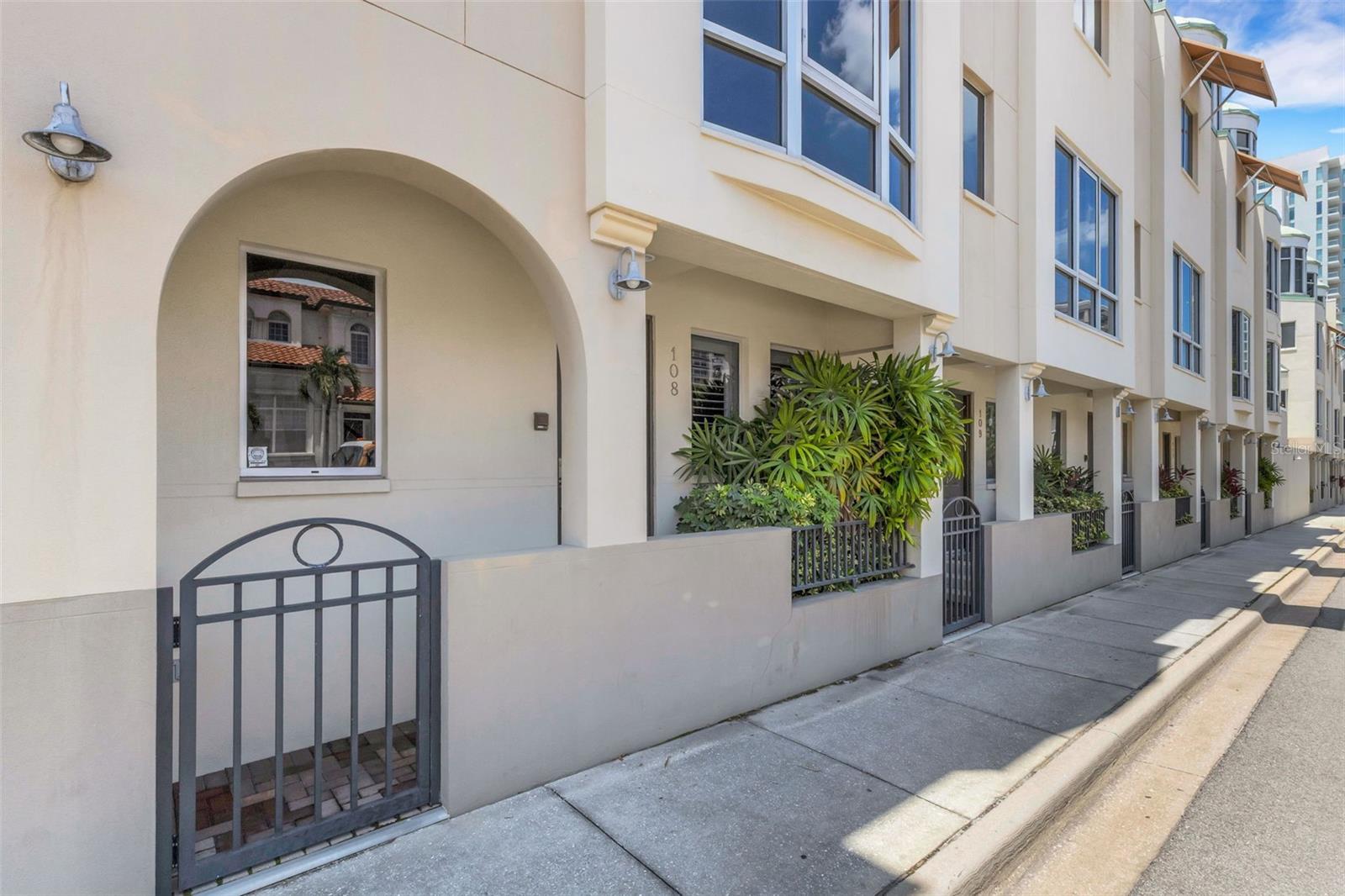 4th image of 235 Cocoanut Ave #108B, Sarasota, FL 34236 | MLS# A4700846