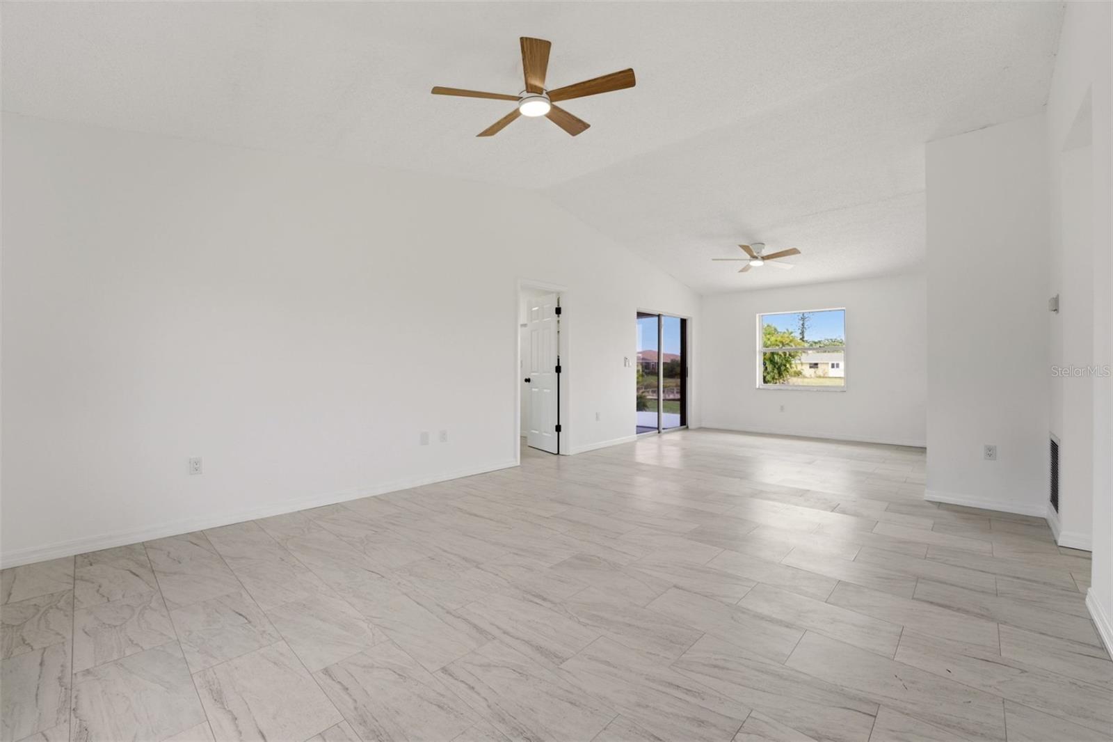 4th image of 192 Annapolis Ln, Rotonda West, FL 33947 | MLS# A4700869