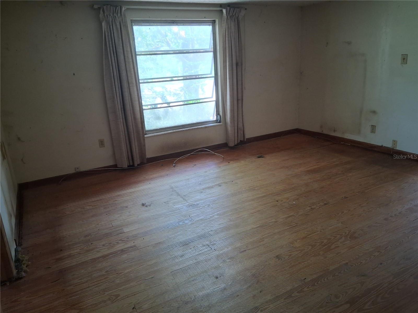 3rd image of 16716 E Fort King St, Silver Springs, FL 34488 | MLS# OM729089