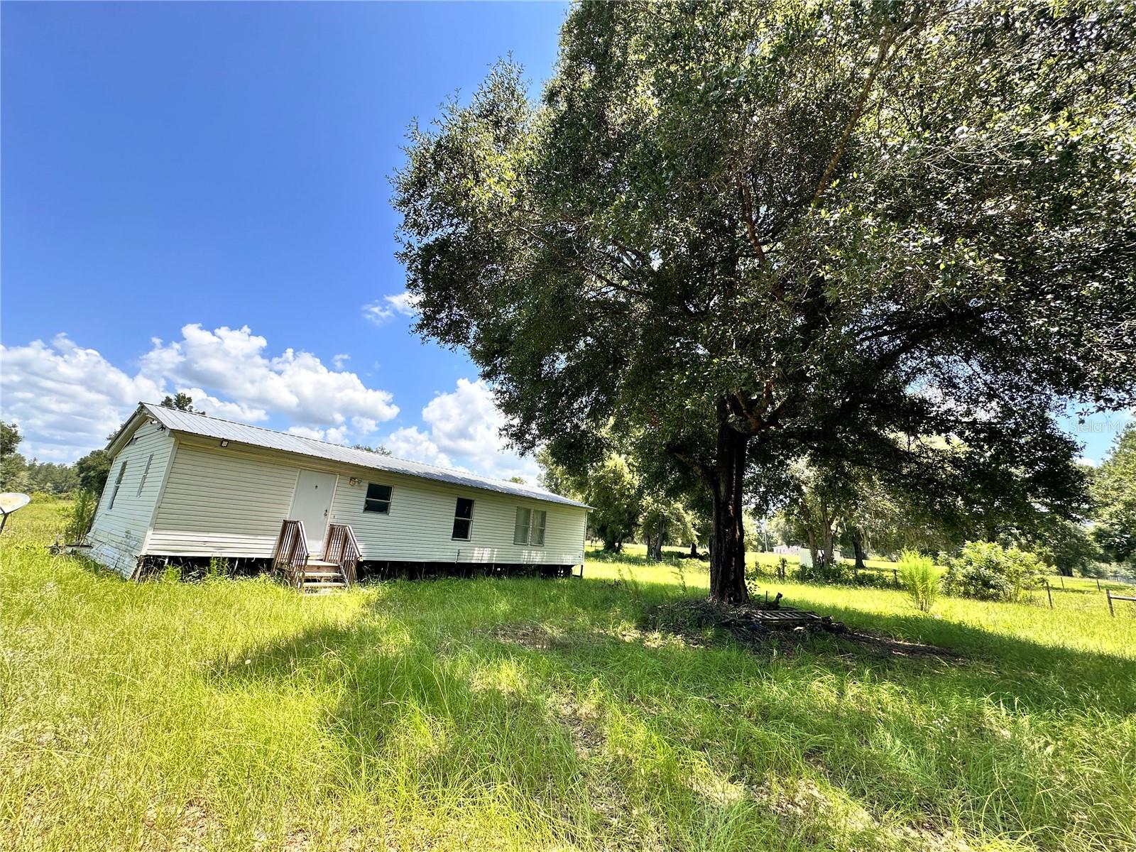 Homes for sale in Fort White, FL | 265 Sw Skyline Loop, Fort White, FL 32038 | MLS# OM729097