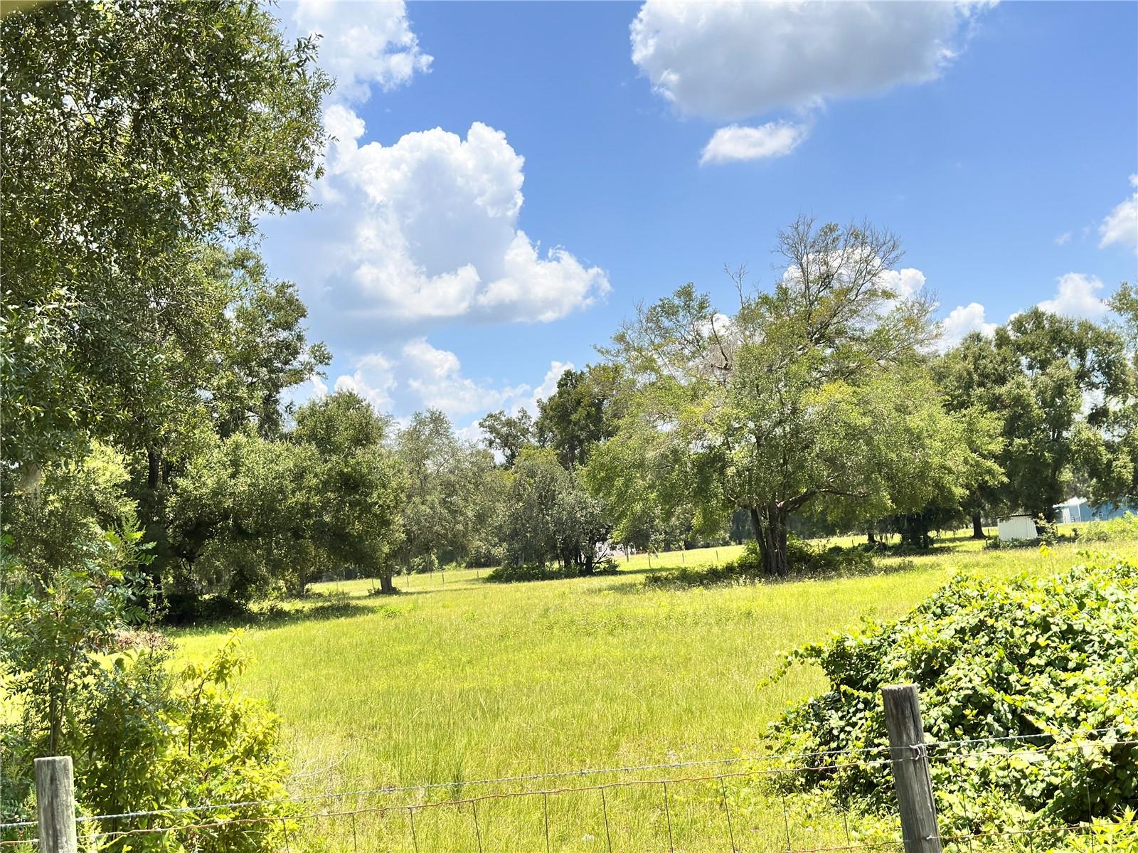 Homes for sale in Fort White, FL | 265 Sw Skyline Loop, Fort White, FL 32038 | MLS# OM729097