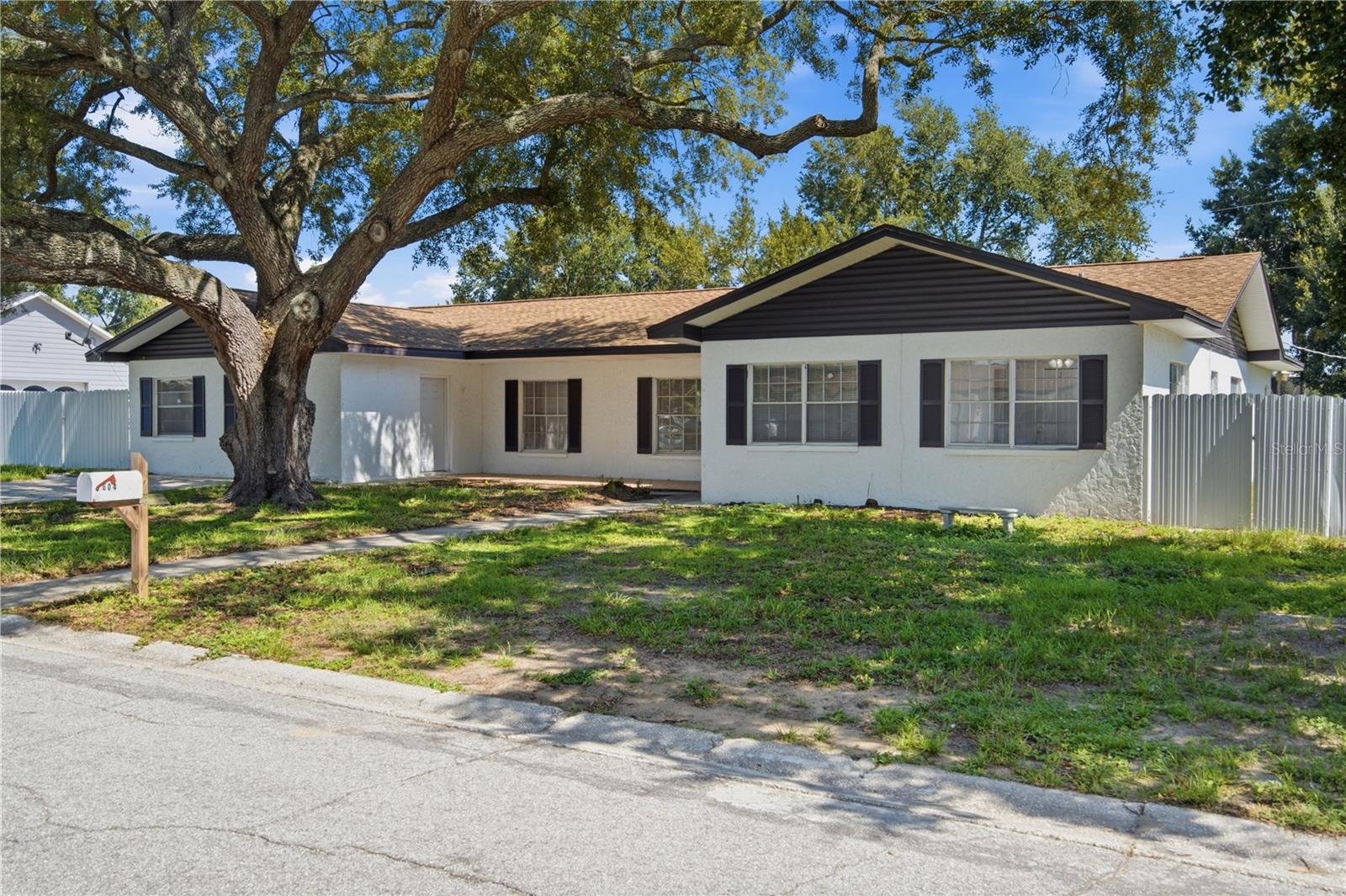 3rd image of 604 Royal Crest Dr, Brandon, FL 33511 | MLS# TB8532387