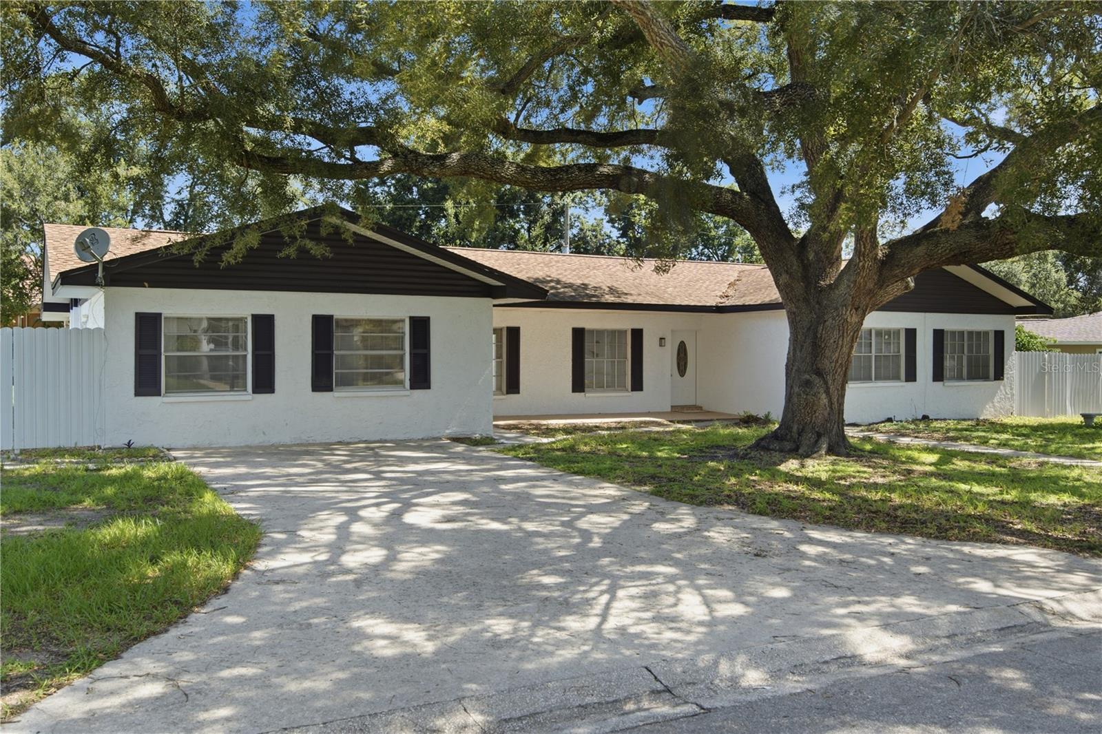 2nd image of 604 Royal Crest Dr, Brandon, FL 33511 | MLS# TB8532387
