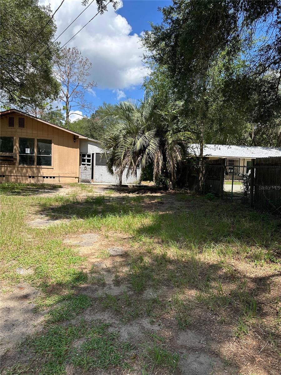 3rd image of 1968 Se 161St Ter, Ocklawaha, FL 32179 | MLS# G5115502