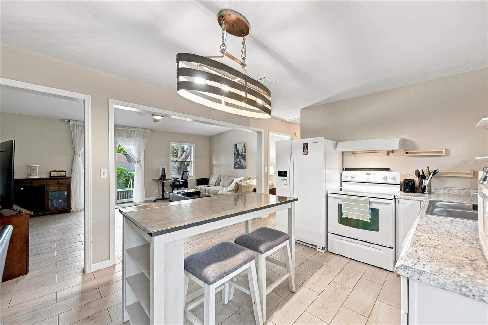 4th image of 670 Kirkland Cir, Dunedin, FL 34698 | MLS# TB8532540