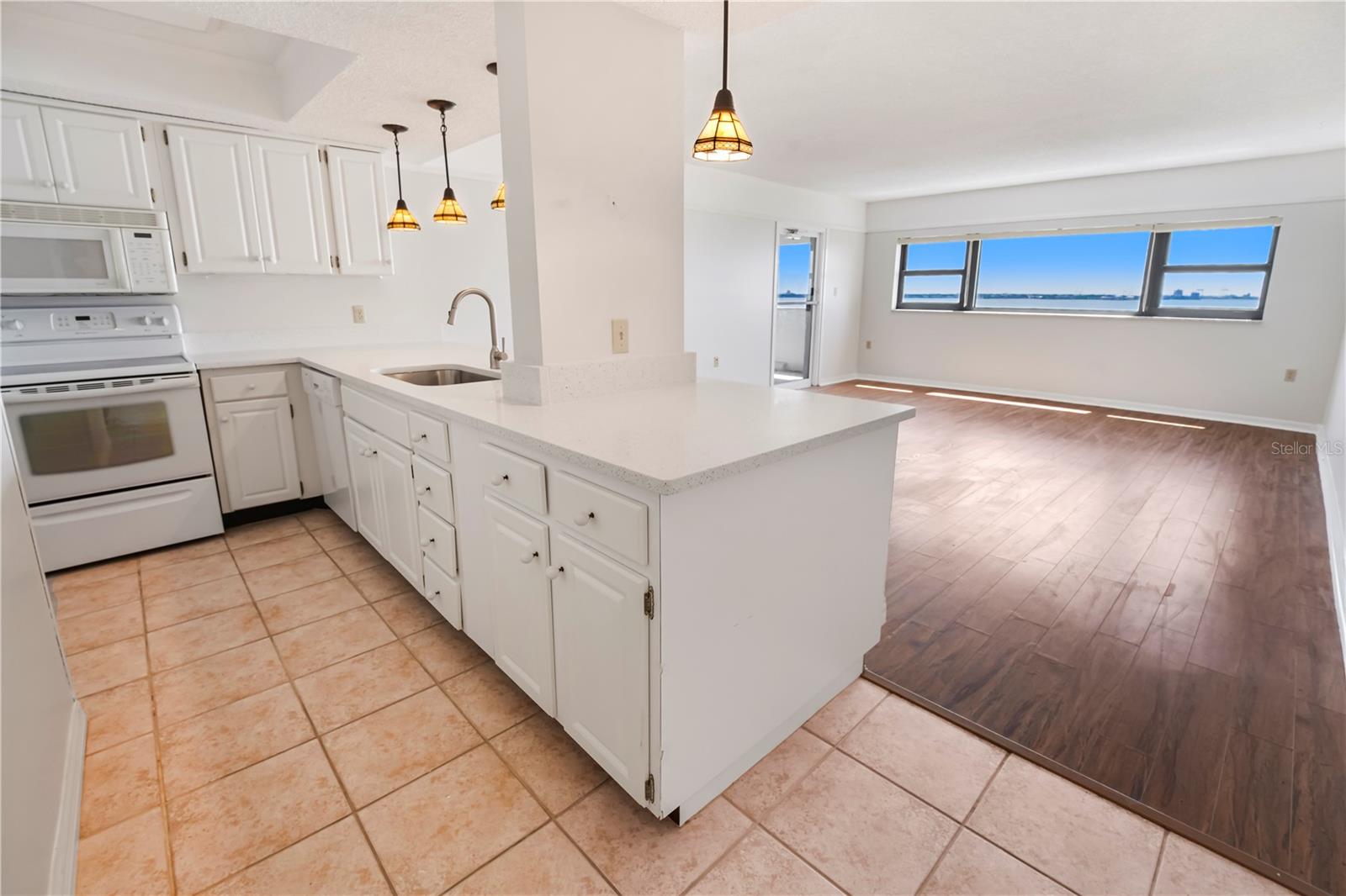 3rd image of 4141 Bayshore Blvd #602, Tampa, FL 33611 | MLS# TB8532560