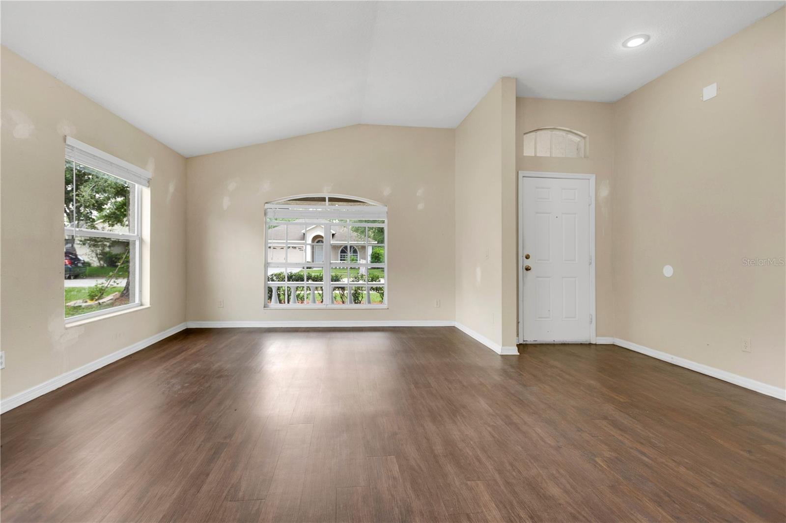 2nd image of 1422 Lake Shore Ranch Dr, Seffner, FL 33584 | MLS# O6427977