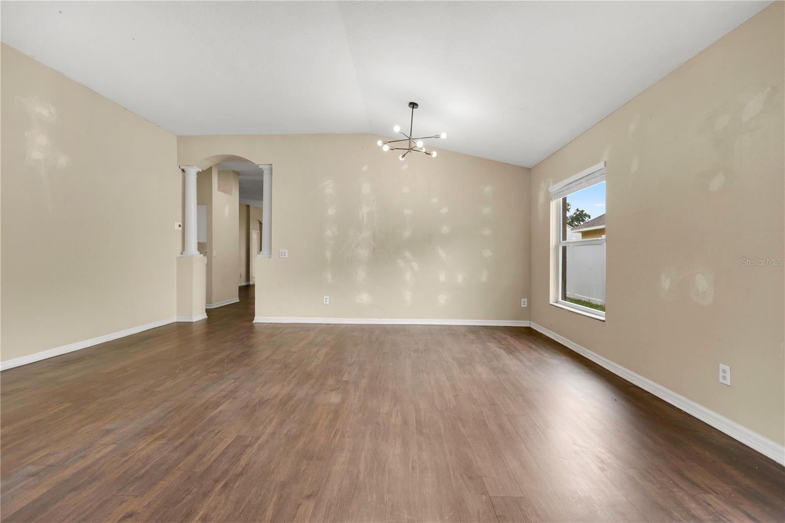 4th image of 1422 Lake Shore Ranch Dr, Seffner, FL 33584 | MLS# O6427977