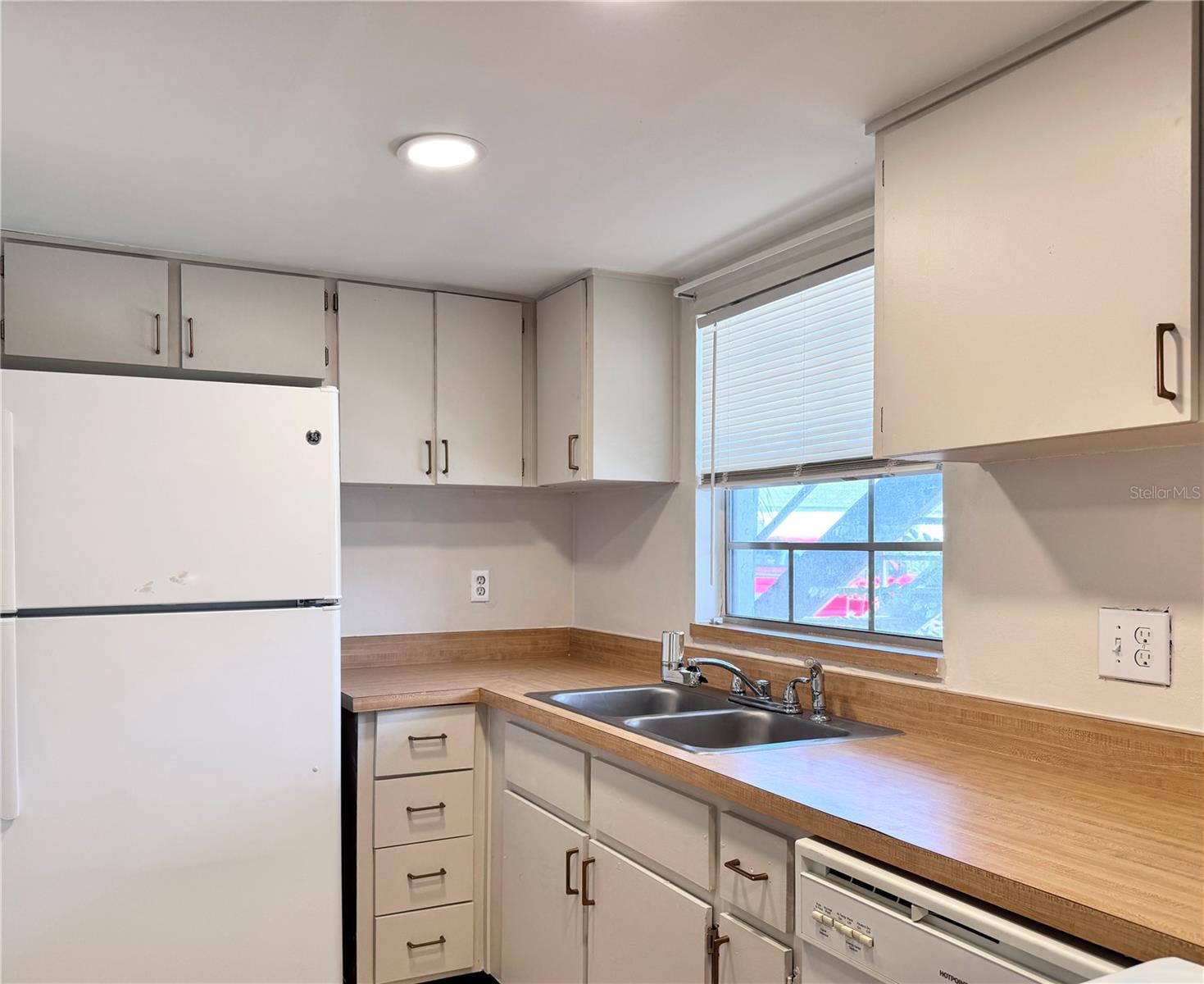4th image of 1000 S Semoran Blvd, Orlando, FL 32792
