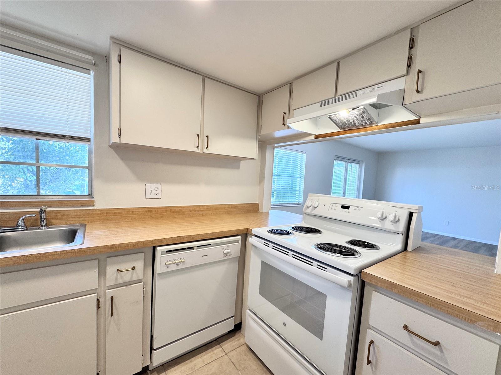 3rd image of 1000 S Semoran Blvd, Orlando, FL 32792