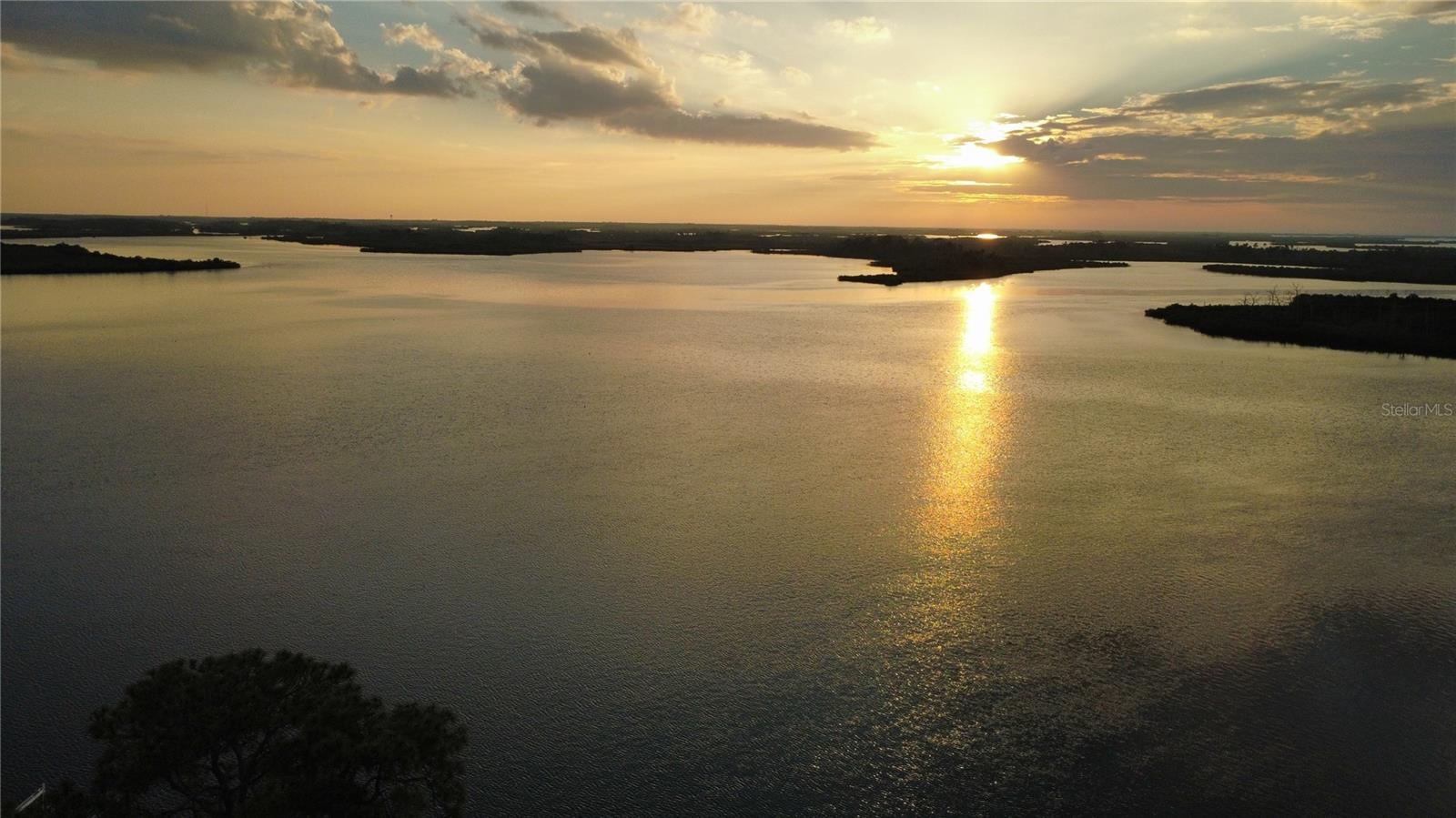 4th image of 11999 W Bayshore Dr, Crystal River, FL 34429 | MLS# OM729176