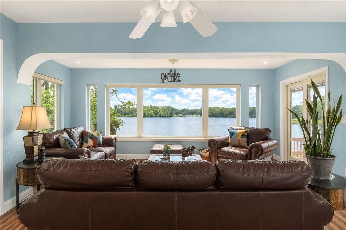 3rd image of 1081 Ne 130Th Ter, Silver Springs, FL 34488 | MLS# W7887977