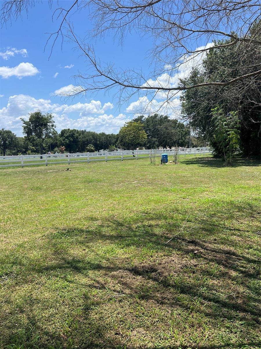 3rd image of 915 Hillside Ct S, Winter Haven, FL 33881 | MLS# O6428179