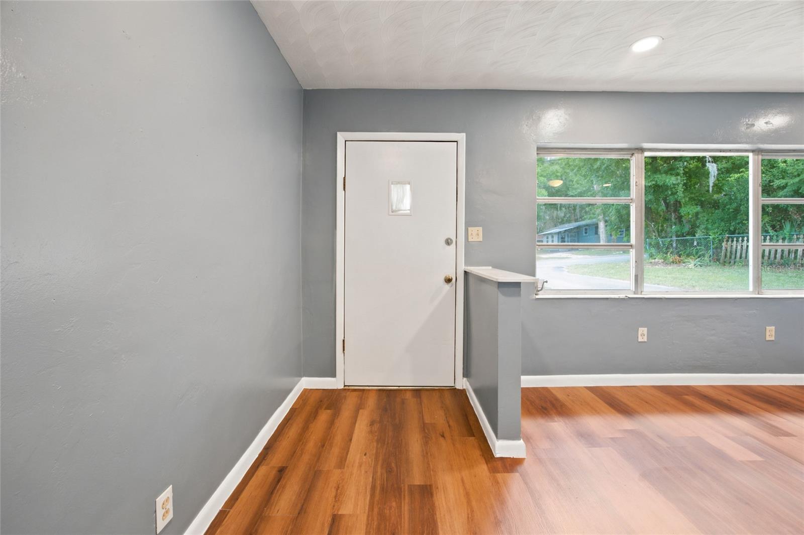 3rd image of 10920 Se 55Th Ave, Belleview, FL 34420 | MLS# OM729205