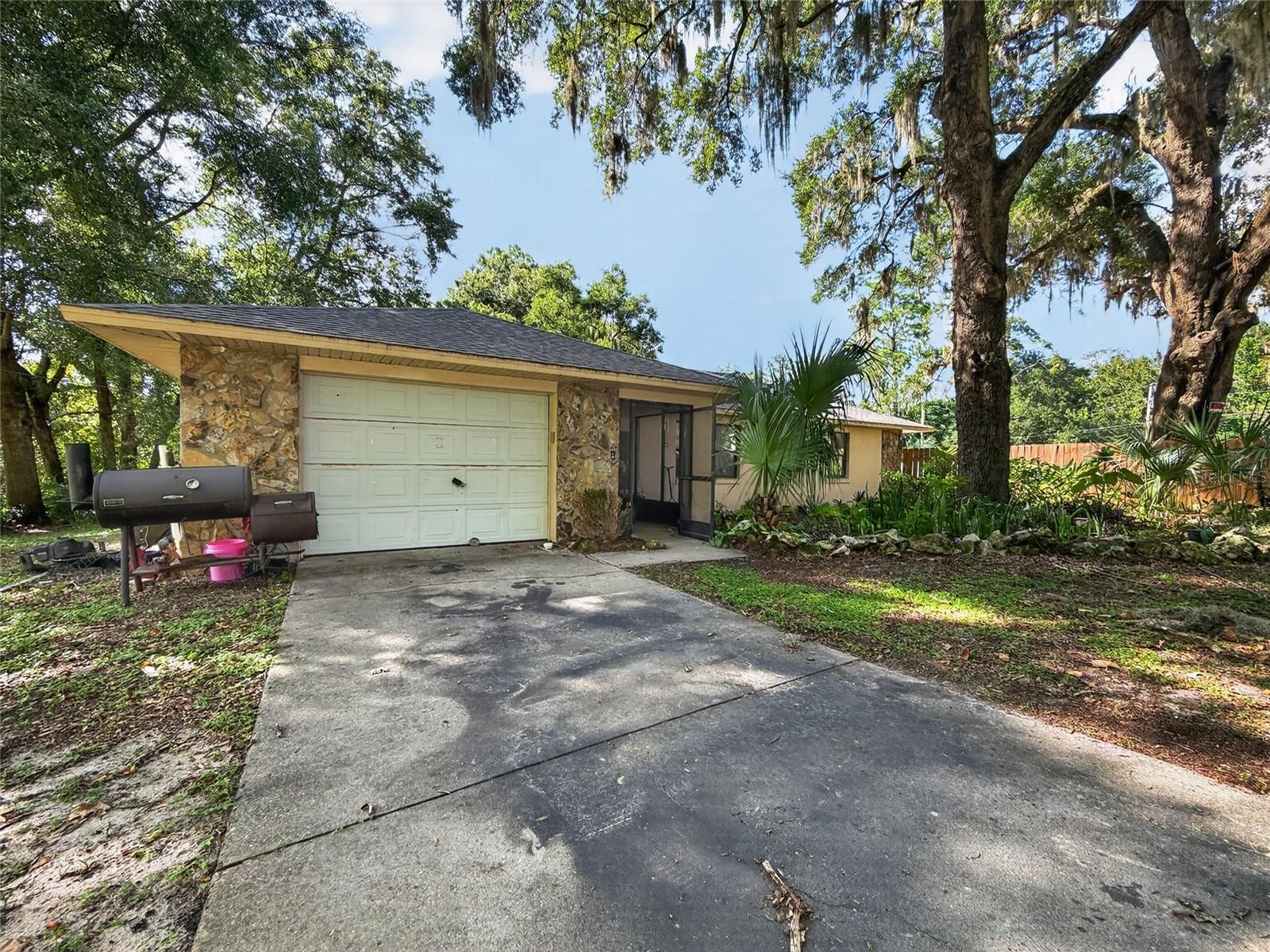 2nd image of 11025 Se 132nd Pl, Ocklawaha, FL 32179 | MLS# G5115563