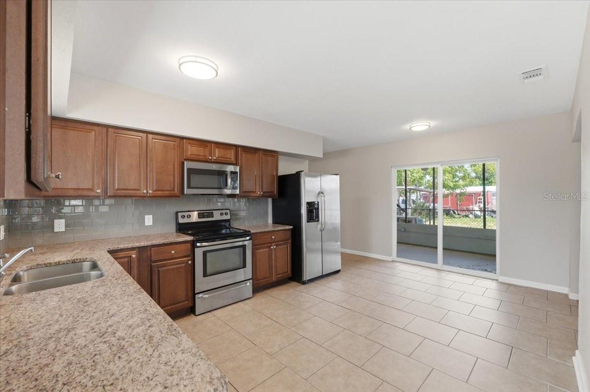 3rd image of 813 Ellerbe Wy, Lakeland, FL 33801 | MLS# P4939421