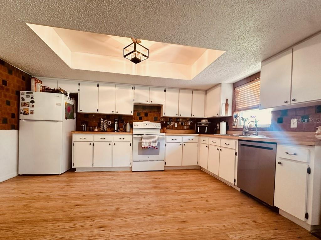 2nd image of 1831 Kim Acres Ln, Dover, FL 33527 | MLS# TB8533100