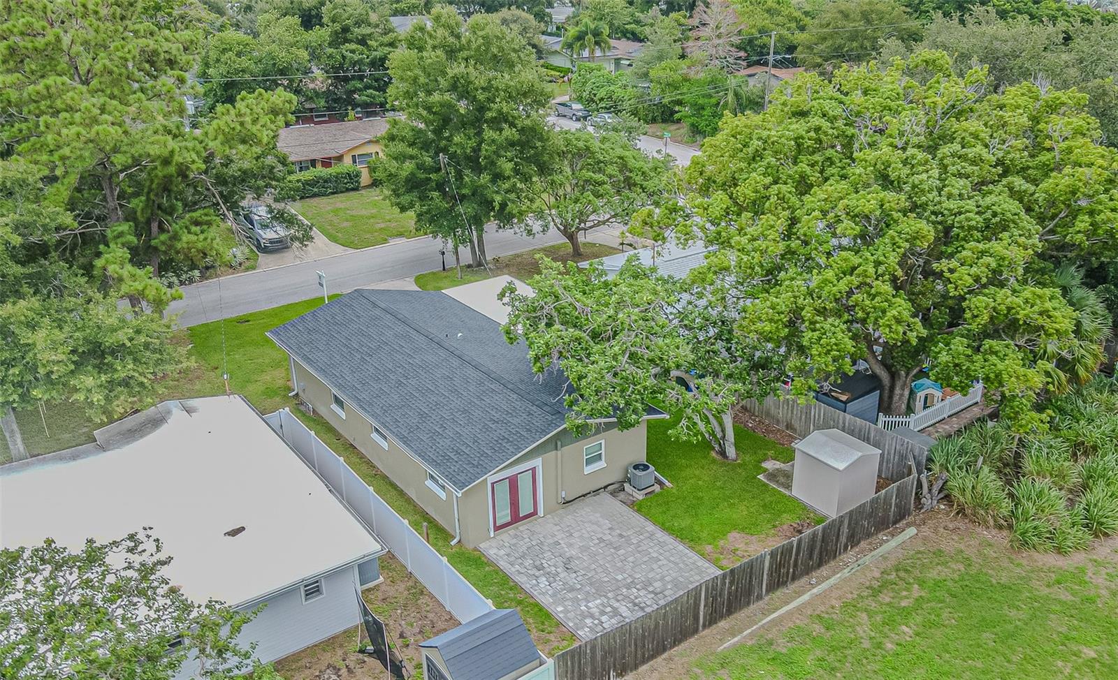 4th image of 925 Cedarwood Ave, Dunedin, FL 34698 | MLS# TB8533135