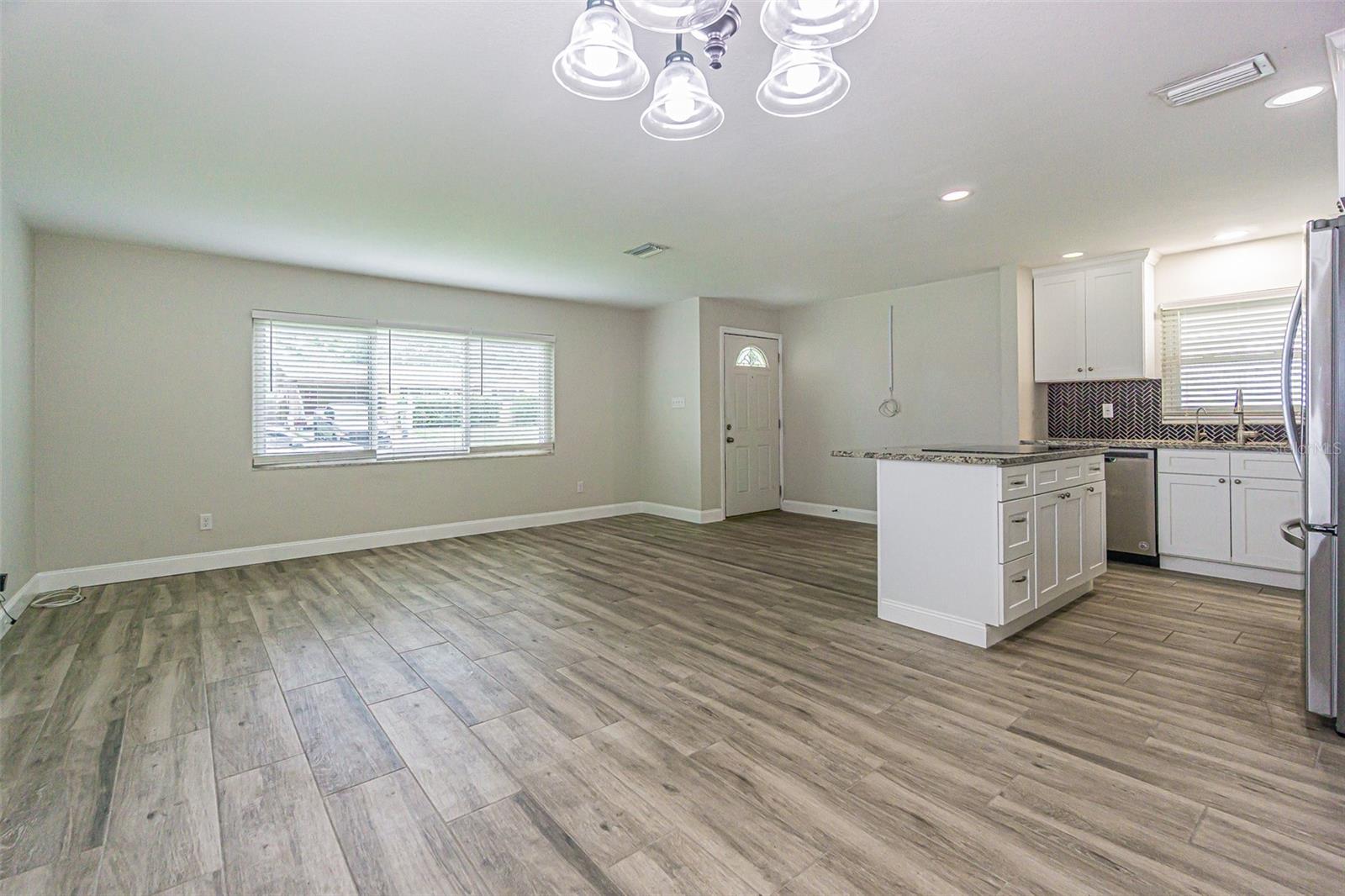 5th image of 925 Cedarwood Ave, Dunedin, FL 34698 | MLS# TB8533135