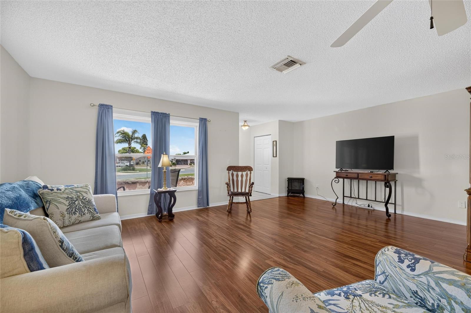 5th image of 907 Bluewater Dr, Sun City Center, FL 33573 | MLS# TB8533224