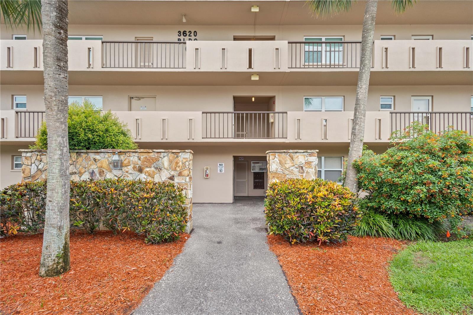 3rd image of 3620 Ironwood Cir, Bradenton, FL 34209