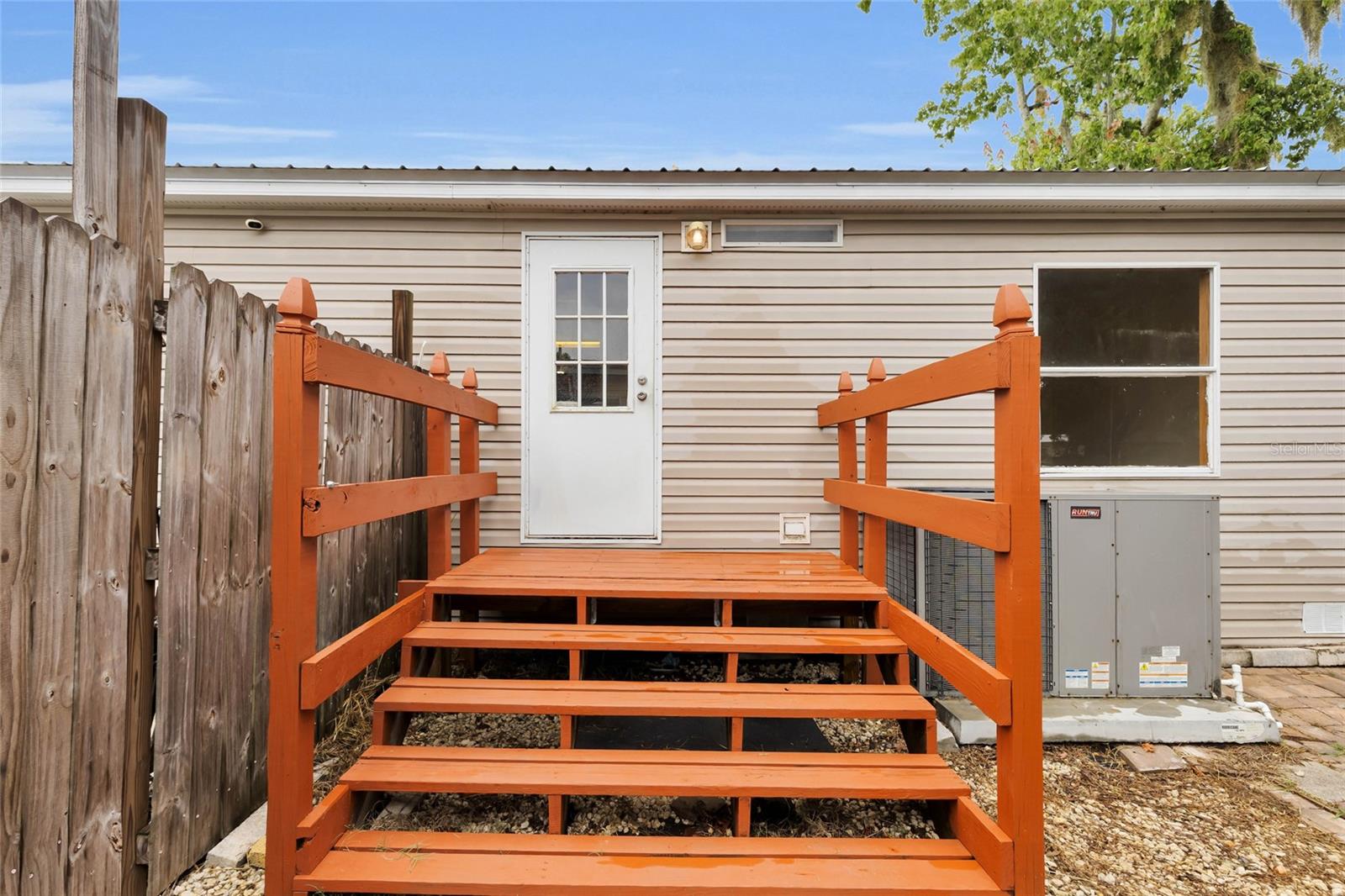 3rd image of 16 Cayman Cir, Umatilla, FL 32784 | MLS# G5115619