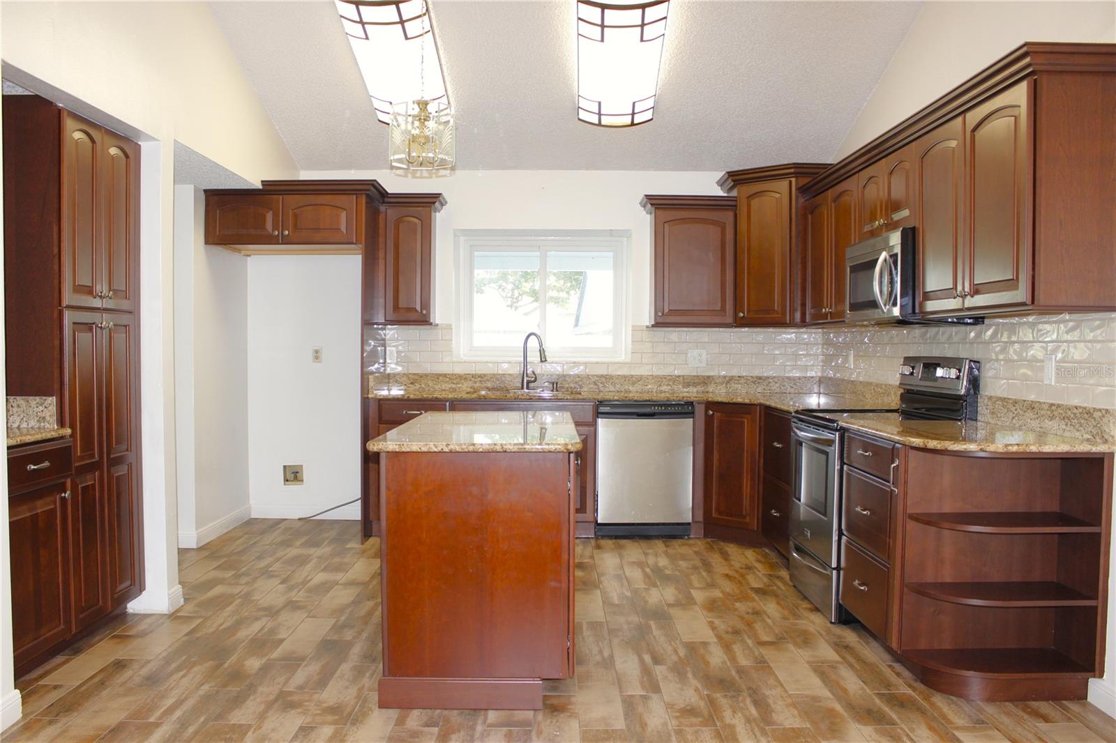 5th image of 1913 Firethorn Ct, Brandon, FL 33511 | MLS# TB8533359