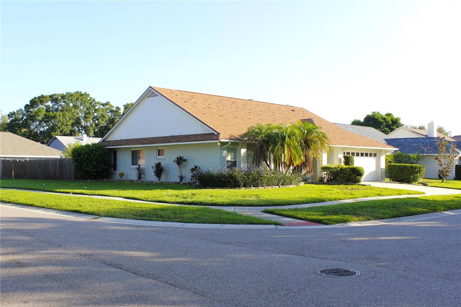 3rd image of 1913 Firethorn Ct, Brandon, FL 33511 | MLS# TB8533359
