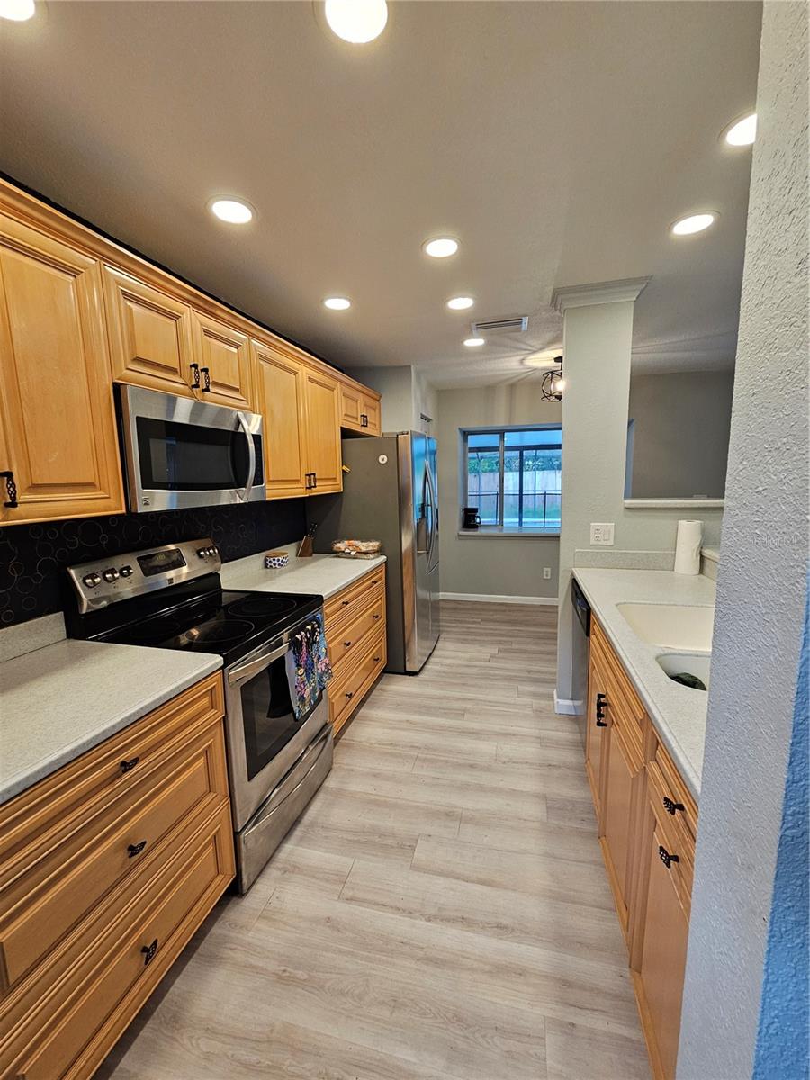 5th image of 2041 Shadow Pine Dr, Brandon, FL 33511 | MLS# TB8533370