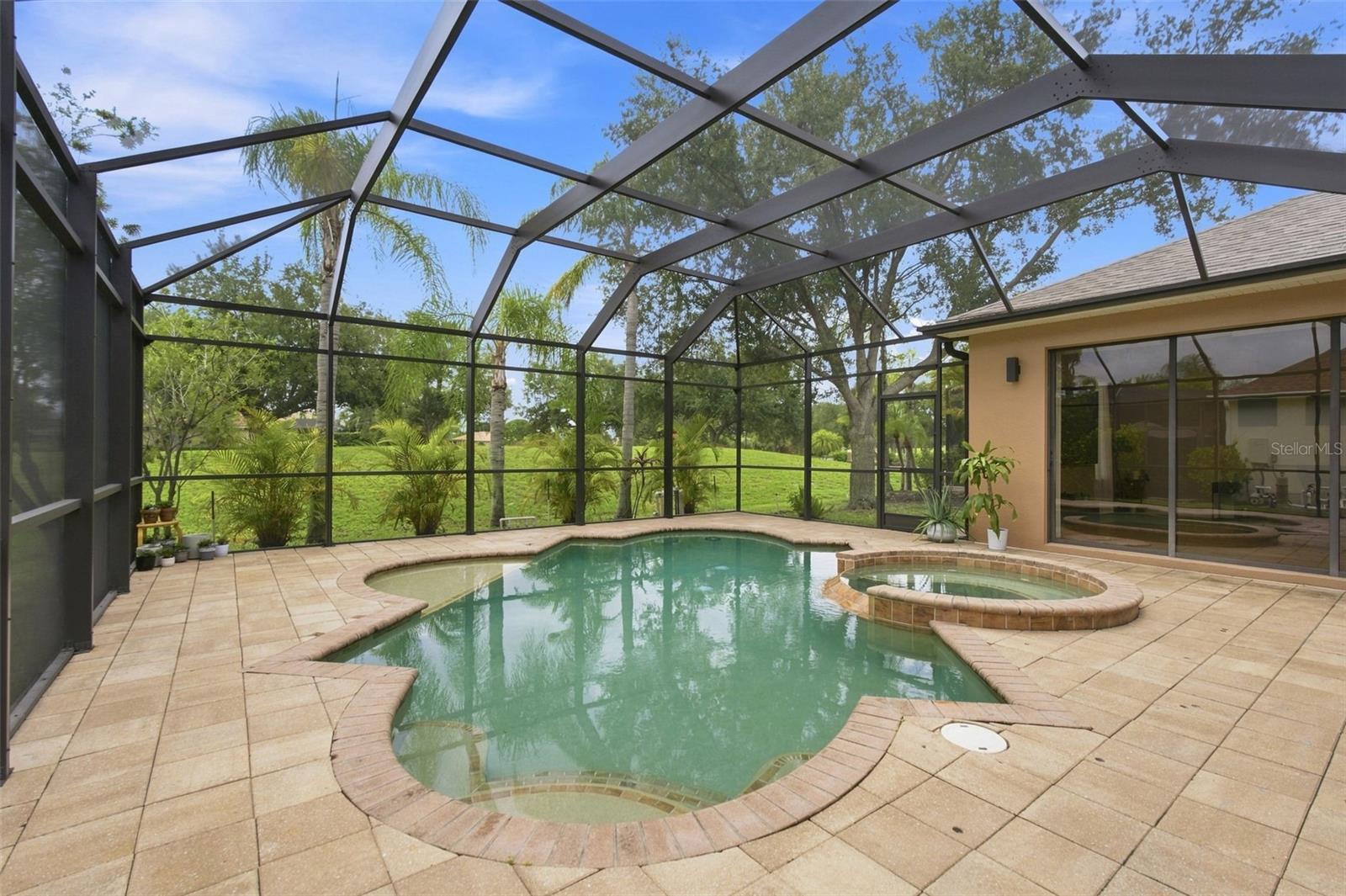 3rd image of 235 Dahlia Ct, Bradenton, FL 34212 | MLS# A4701276