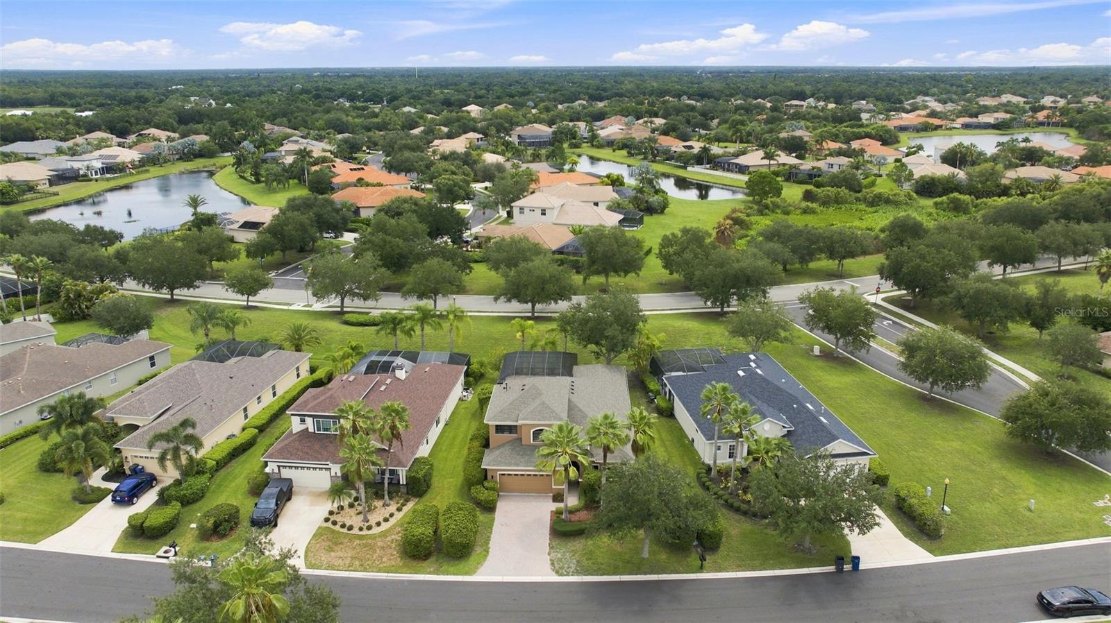 2nd image of 235 Dahlia Ct, Bradenton, FL 34212 | MLS# A4701276