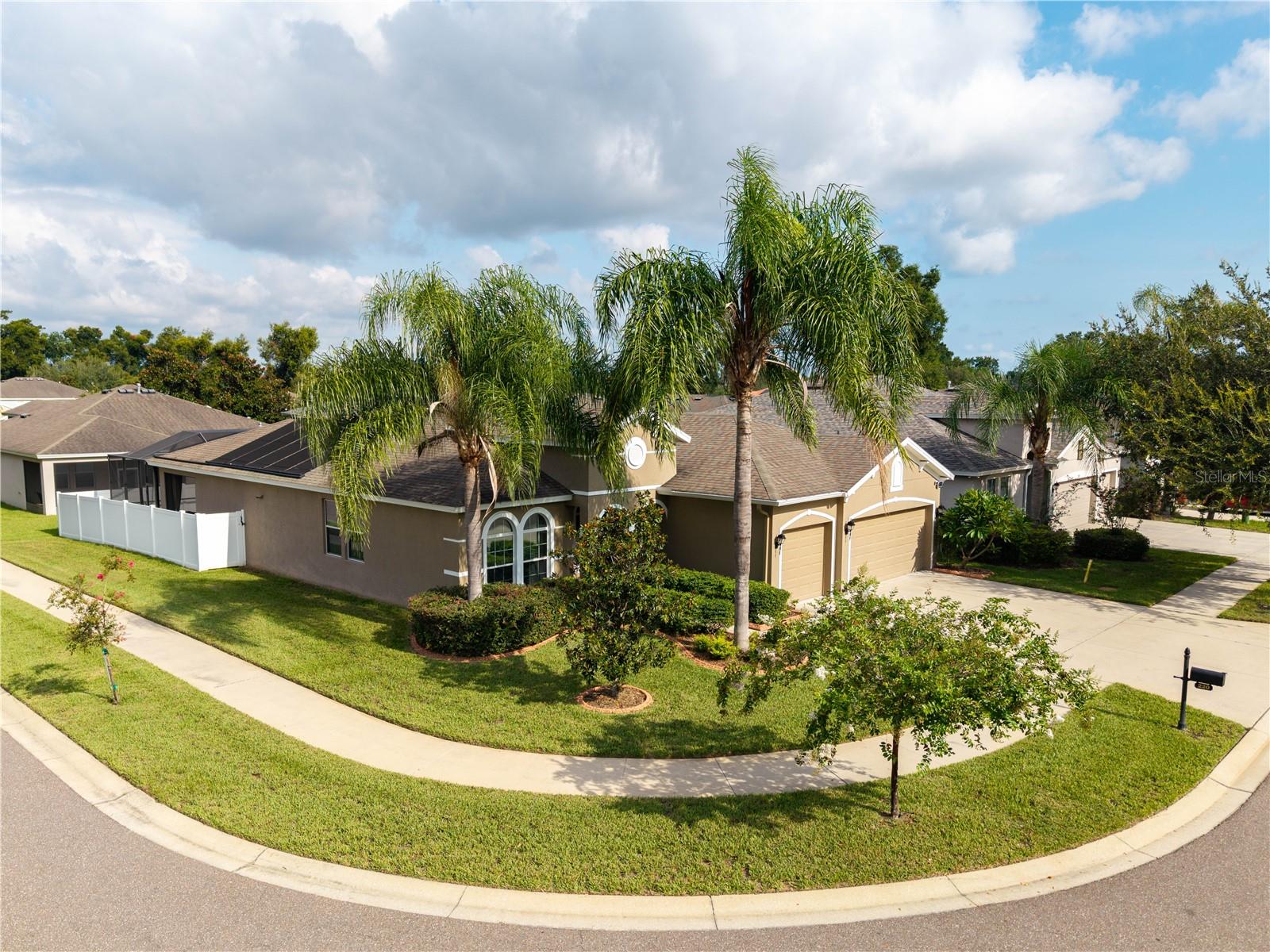 2nd image of 220 Parsons Woods Dr, Seffner, FL 33584 | MLS# TB8533471