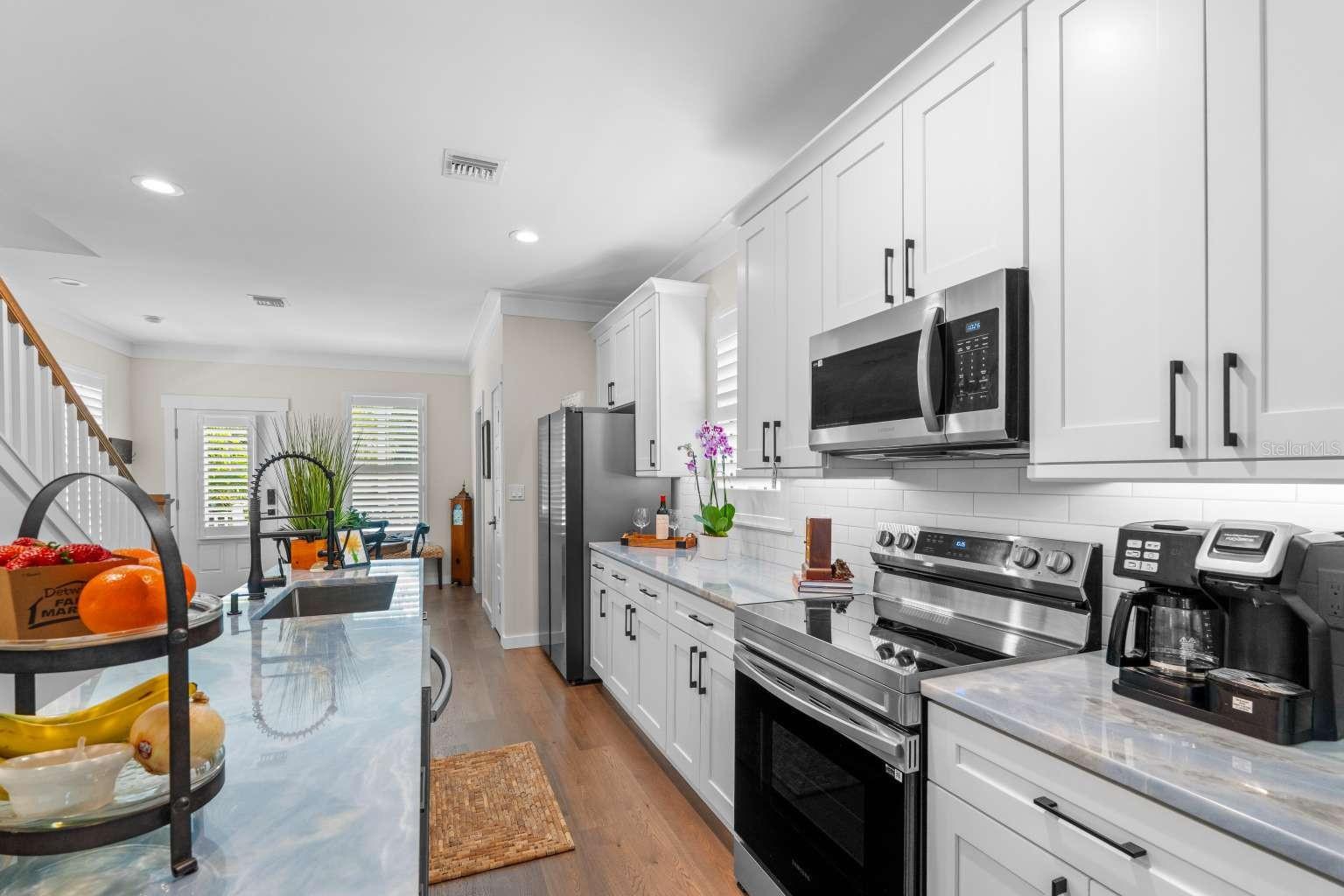 2nd image of 324 6th St E, Bradenton, FL 34208 | MLS# TB8533502