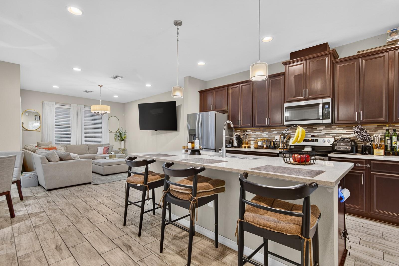 3rd image of 6717 Citrus Creek Ln, Tampa, FL 33625 | MLS# TB8533511